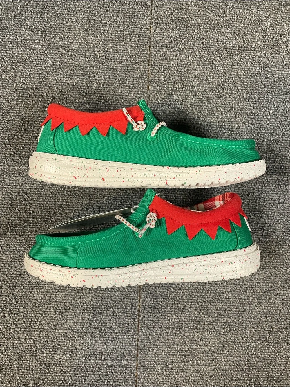 NWT Youth Hey Dude Wally Holiday Elf Shoes (Green/Red) – Size C12